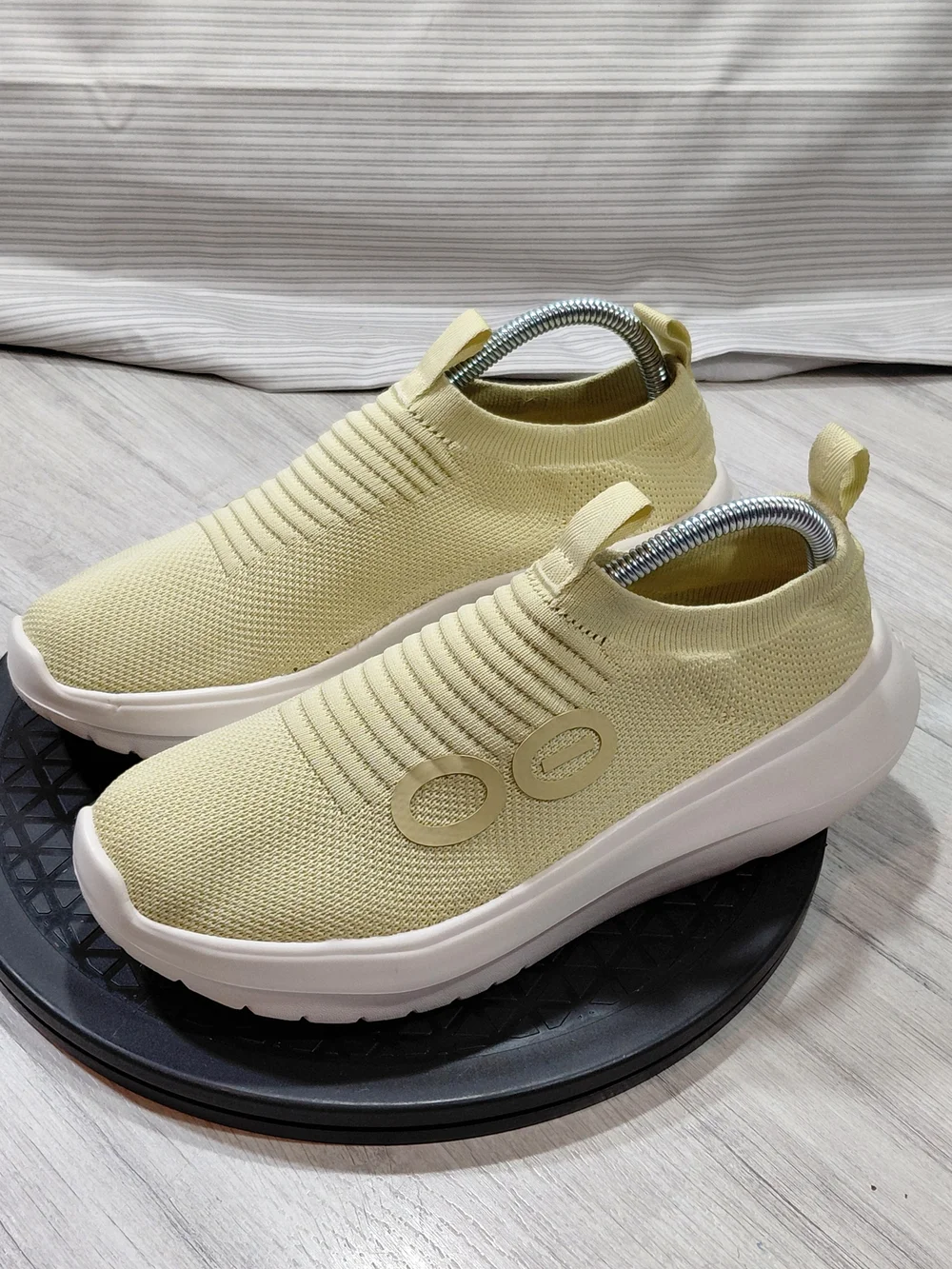 OOFOS Women's OOmy Zen Slip On Recovery Slip-On Knit Sneakers - Pale Yellow W9